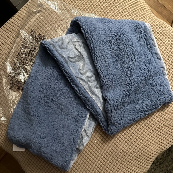 Vera Bradley Cowl NWT - Picture 2 of 5